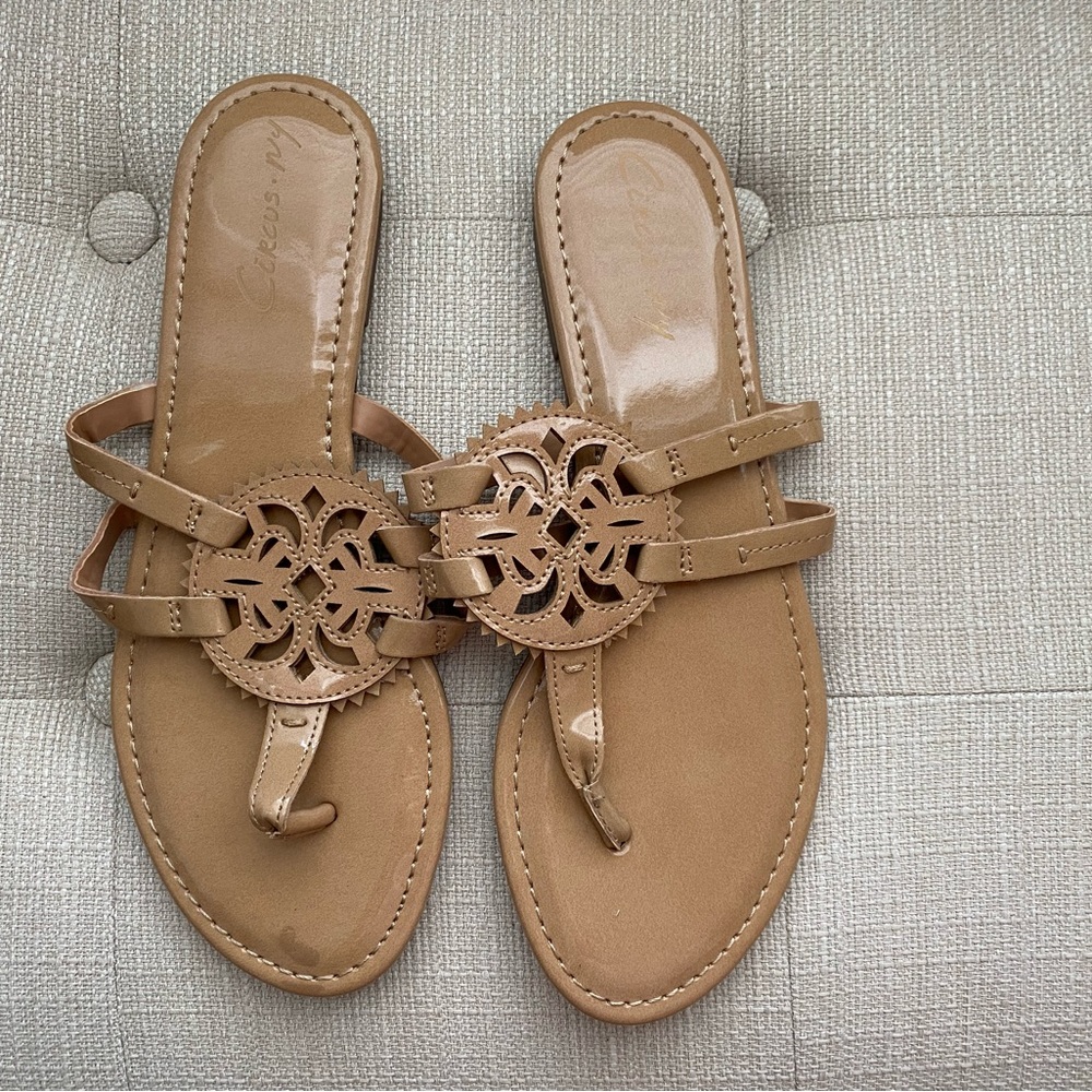 Medallion Nude Sandals